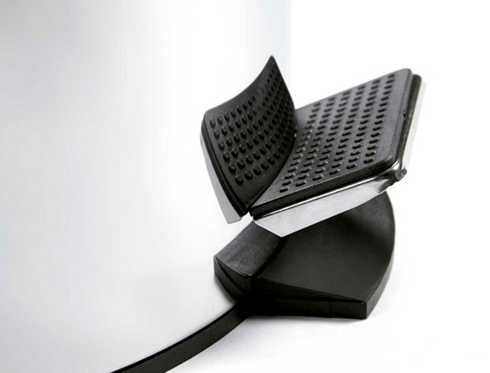 PAPELERA METALICA Q-CONNECT CON PEDAL CROMADA 43X29CM CAPACIDAD 20 LITROS