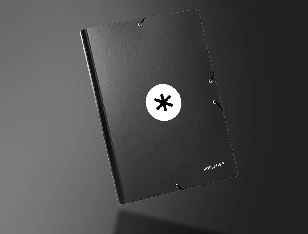 CARPETA ANTARTIK GOMAS TRES SOLAPAS CARTON FORRADO COLOR NEGRO